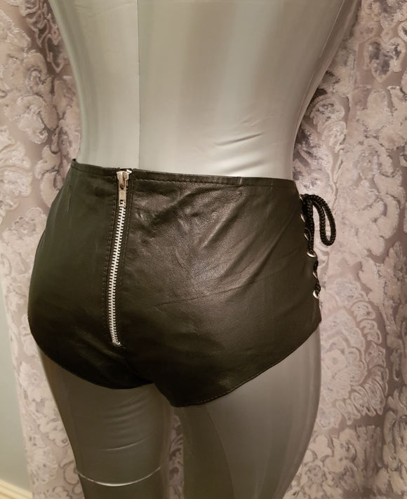 Elegant Moments leather shorts from Ginger Candy lingerie